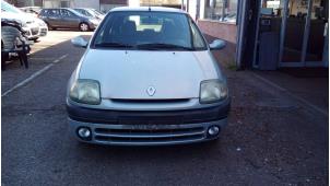 Renault Clio II 1.6  (Épave)