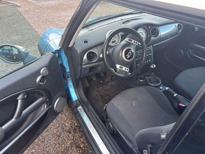 Mini Mini One/Cooper 1.6 16V Cooper Skrotfordon (2004, BLAUW)