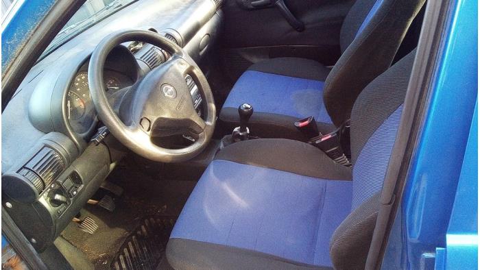 Opel Corsa B 1.2i 16V Schrottauto (2000, Blau)