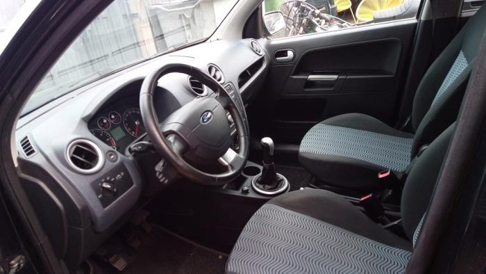 Ford Fusion 1.4 16V Samochód złomowany (2007, Czarny)
