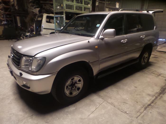 Toyota Land Cruiser 100 4.2 TDI 100 24V Salvage vehicle (2000, Gray)