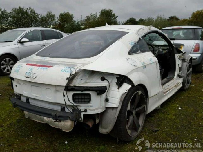 Audi TT 2.5 RS Turbo 20V Quattro Samochód złomowany (2010, Bialy)