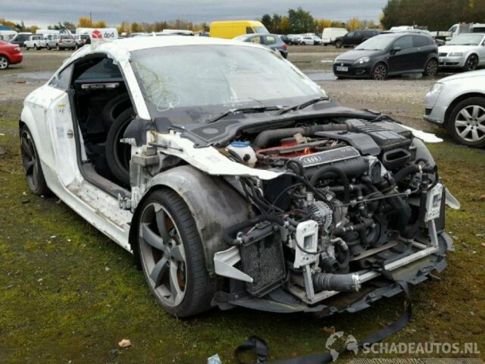 Audi TT 2.5 RS Turbo 20V Quattro Samochód złomowany (2010, Bialy)