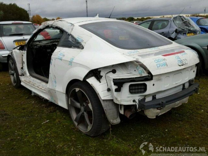 Audi TT 2.5 RS Turbo 20V Quattro Samochód złomowany (2010, Bialy)