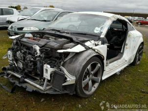 Audi TT 2.5 RS Turbo 20V Quattro Samochód złomowany (2010, Bialy)