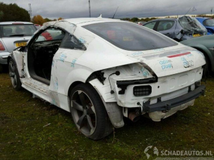 Audi TT 2.5 RS Turbo 20V Quattro Samochód złomowany (2010, Bialy)