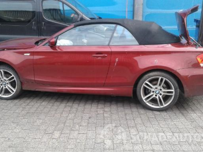 BMW 1 serie 125i 24V Schrottauto (2012, Rot)