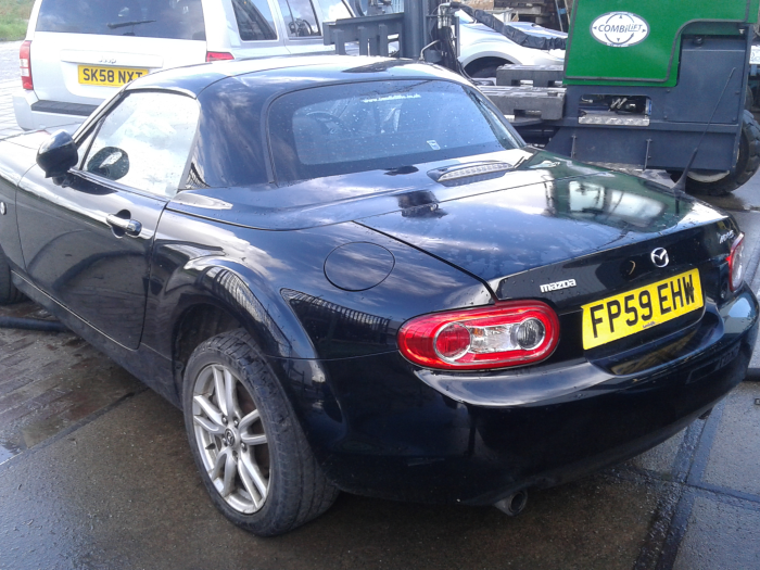 Mazda MX-5 1.8i 16V Samochód złomowany (2009, Czarny)