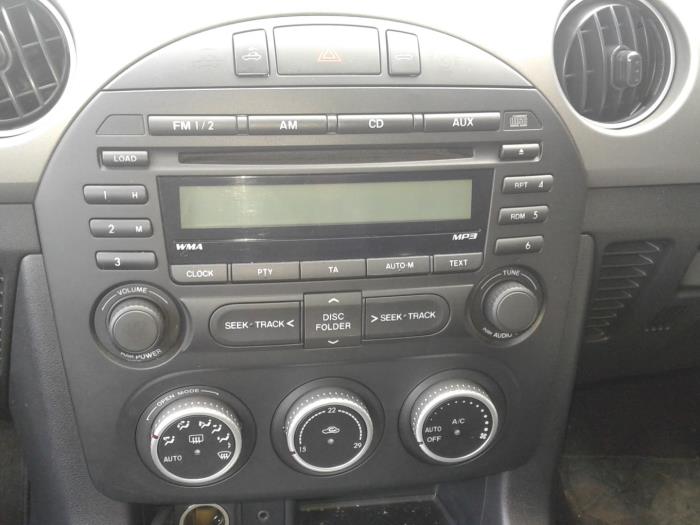 Mazda MX-5 1.8i 16V Samochód złomowany (2009, Czarny)