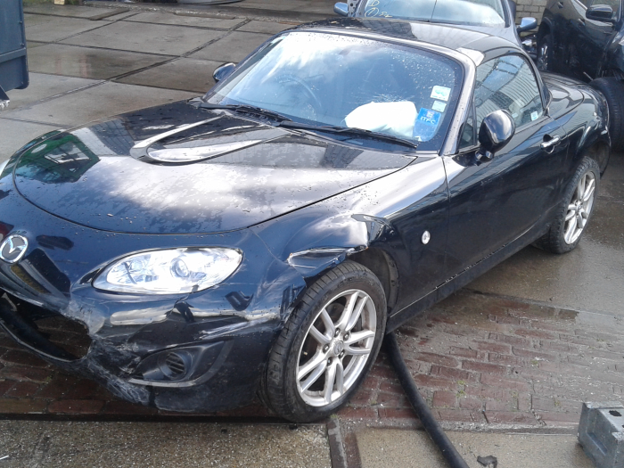 Mazda MX-5 1.8i 16V Samochód złomowany (2009, Czarny)
