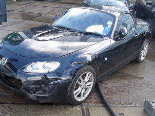 Mazda MX-5 1.8i 16V Samochód złomowany (2009, Czarny)
