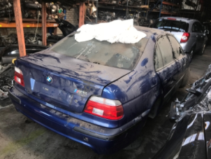 BMW 5 serie M5 4.9 32V Épave (2001, Noir)