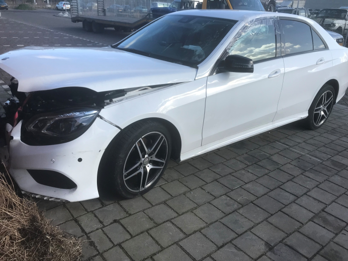 Mercedes E E-220 CDI 16V BlueEfficiency,BlueTEC Épave (2015, Blanc)