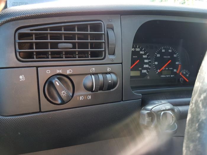 Volkswagen Golf III Cabrio Restyling 2.0 Vehículo de desguace (2001, Azul)