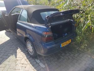 Volkswagen Golf III Cabrio Restyling 2.0 Vehículo de desguace (2001, Azul)