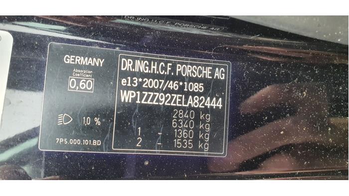Porsche Cayenne II 3.0 D V6 24V Samochód złomowany (2014, Czarny)