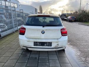 BMW 1 serie 118d 2.0 16V Épave (2011, Blanc)