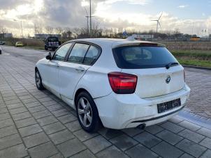 BMW 1 serie 118d 2.0 16V Épave (2011, Blanc)