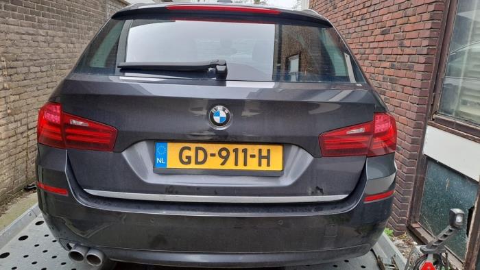 BMW 5 serie Touring 520d 16V Coche dañado (2014, Gris)