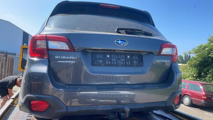 Subaru Outback 2.5 16V Vehículo de desguace (2021, Metálico, Gris)
