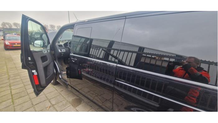 Volkswagen Multivan T5 2.0 BiTDI DRF Samochód złomowany (2012, Czarny)