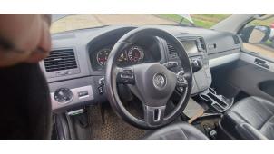Volkswagen Multivan T5 2.0 BiTDI DRF Samochód złomowany (2012, Czarny)