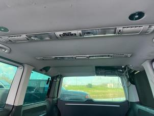 Volkswagen Multivan T5 2.0 BiTDI DRF Samochód złomowany (2012, Czarny)