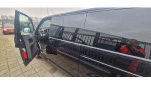 Volkswagen Multivan T5 2.0 BiTDI DRF Samochód złomowany (2012, Czarny)