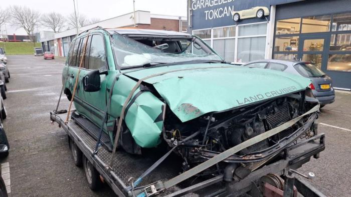 Toyota Land Cruiser 100 4.2 TDI 100 24V Skrotfordon (2006, ZWART, GROEN)