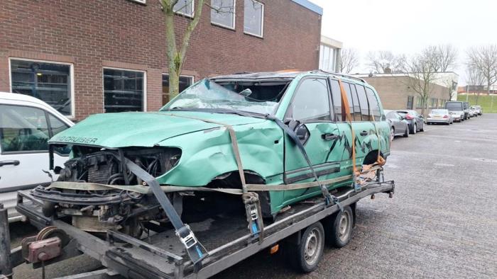 Toyota Land Cruiser 100 4.2 TDI 100 24V Skrotfordon (2006, ZWART, GROEN)