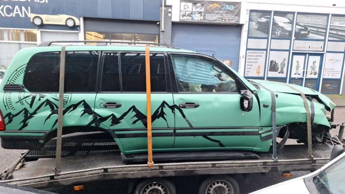 Toyota Land Cruiser 100 4.2 TDI 100 24V Skrotfordon (2006, ZWART, GROEN)