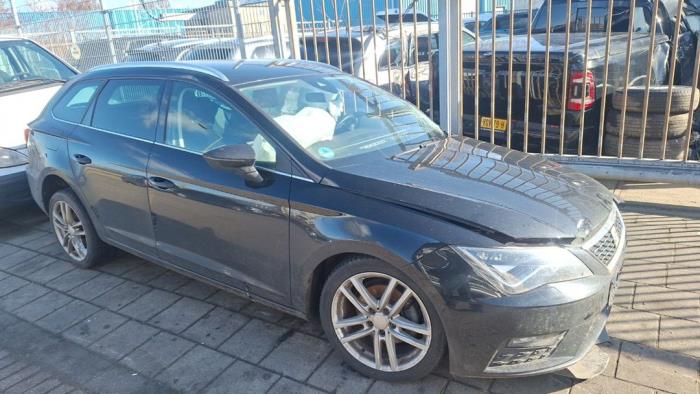 Seat Leon ST 2.0 TDI FR 16V Samochód złomowany (2020, Czarny)