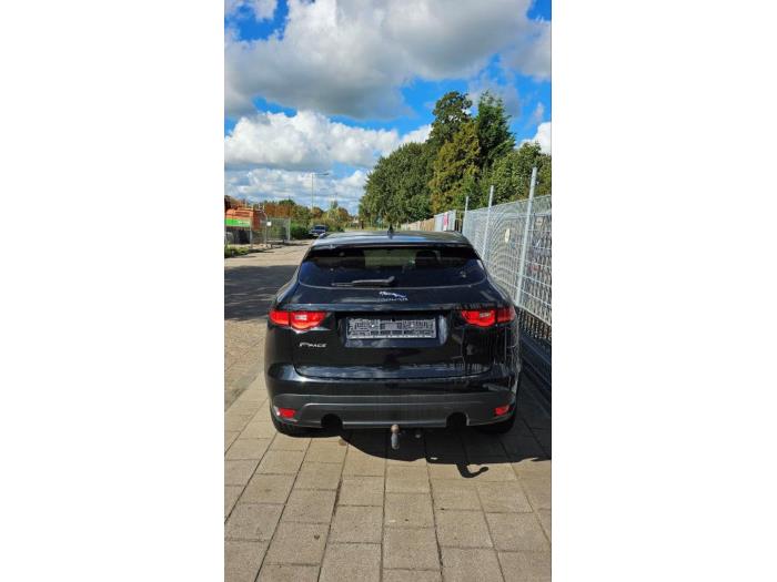 Jaguar F-Pace 2.0 D 25d 16V AWD Épave (2018, Noir)