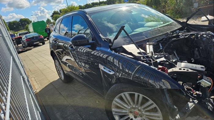 Jaguar F-Pace 2.0 D 25d 16V AWD Épave (2018, Noir)