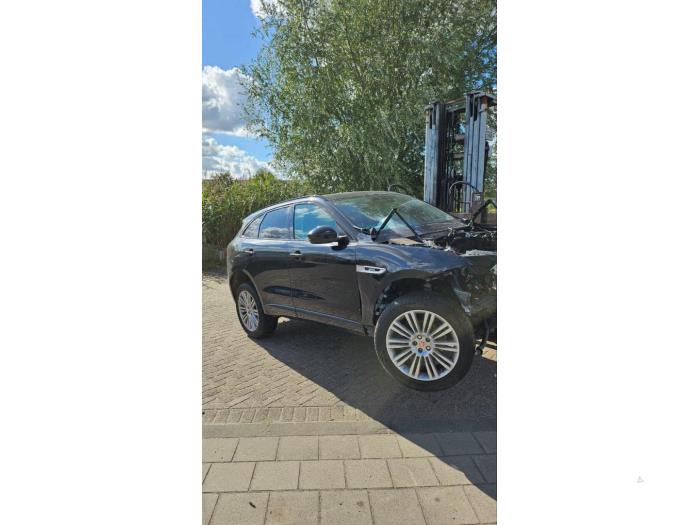 Jaguar F-Pace 2.0 D 25d 16V AWD Épave (2018, Noir)