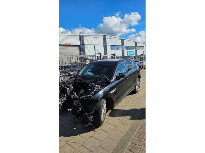 Jaguar F-Pace 2.0 D 25d 16V AWD Épave (2018, Noir)