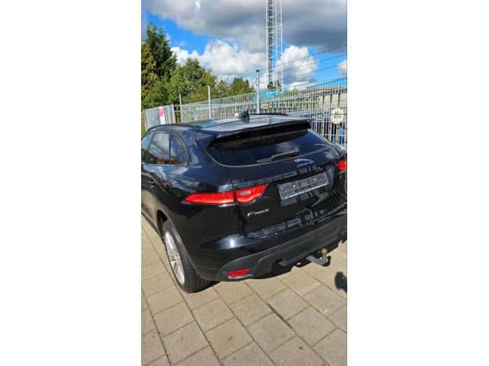 Jaguar F-Pace 2.0 D 25d 16V AWD Épave (2018, Noir)