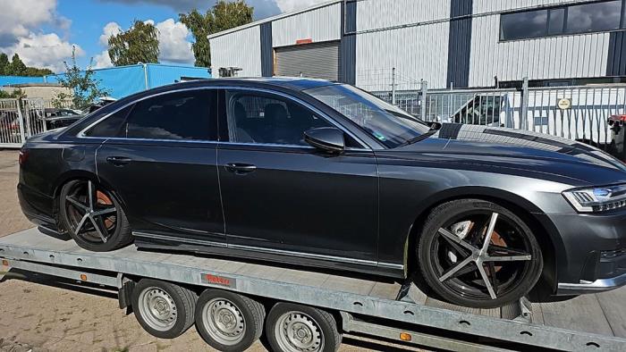 Audi A8 3.0 V6 24V 55 TFSI Mild Hybrid Quattro Schrottauto (2021, Grau)