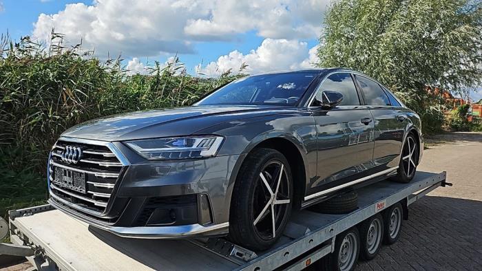 Audi A8 3.0 V6 24V 55 TFSI Mild Hybrid Quattro Schrottauto (2021, Grau)