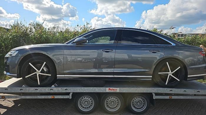 Audi A8 3.0 V6 24V 55 TFSI Mild Hybrid Quattro Schrottauto (2021, Grau)