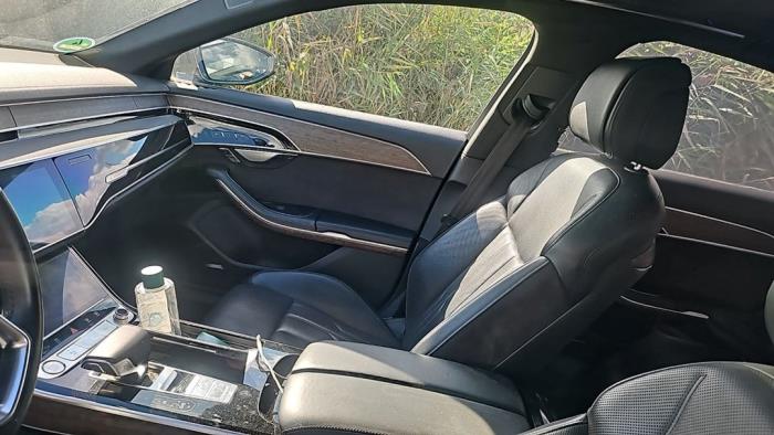 Audi A8 3.0 V6 24V 55 TFSI Mild Hybrid Quattro Schrottauto (2021, Grau)