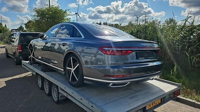 Audi A8 3.0 V6 24V 55 TFSI Mild Hybrid Quattro Schrottauto (2021, Grau)