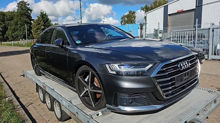 Audi A8 3.0 V6 24V 55 TFSI Mild Hybrid Quattro Schrottauto (2021, Grau)