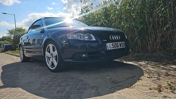 Audi A4 Cabrio 3.2 FSI V6 24V Quattro Schrottauto (2007, Blau)