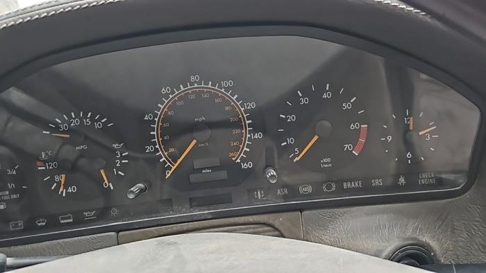Mercedes S 6.0 600 Coupe 48V Schrottauto (1995, Hell, Creme)