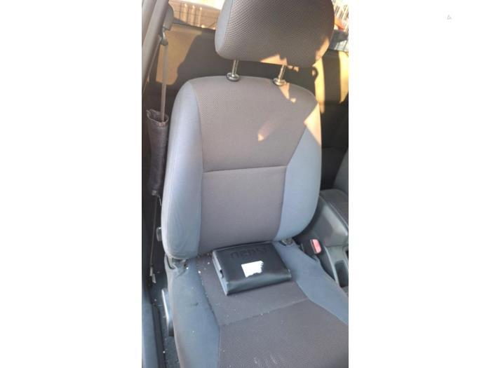 Isuzu D-Max 3.0 D 4x4 Skrotfordon (2011, ZWART)