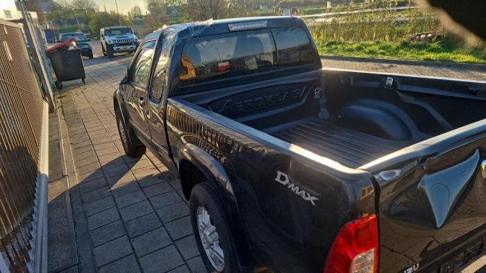 Isuzu D-Max 3.0 D 4x4 Skrotfordon (2011, ZWART)
