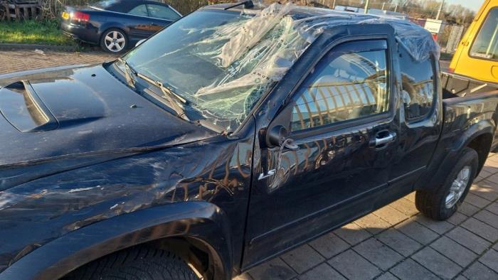 Isuzu D-Max 3.0 D 4x4 Skrotfordon (2011, ZWART)