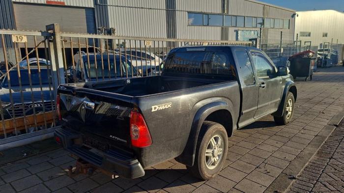 Isuzu D-Max 3.0 D 4x4 Skrotfordon (2011, ZWART)