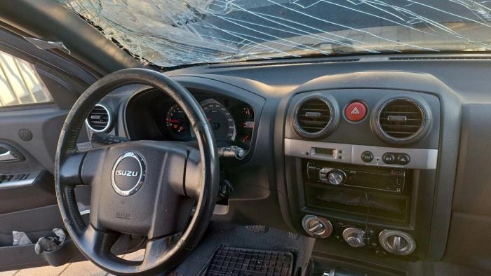 Isuzu D-Max 3.0 D 4x4 Skrotfordon (2011, ZWART)